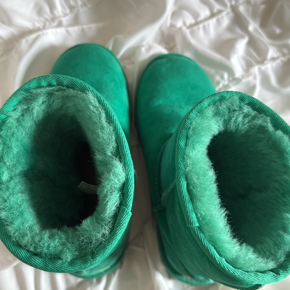 UGG Women’s green soft boots - Picture 3 of 4